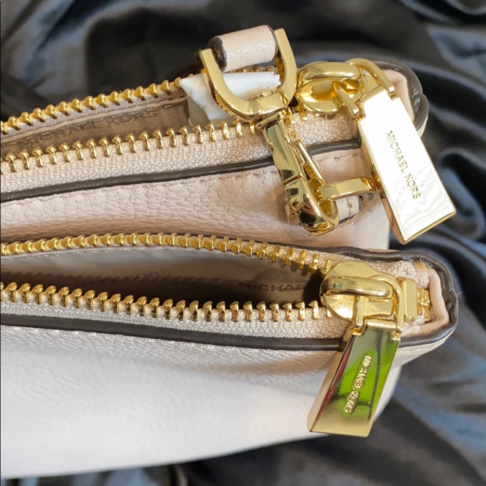 NWOT Michael Kors Soft Leather Crossbody Bag. - Picture 11 of 16